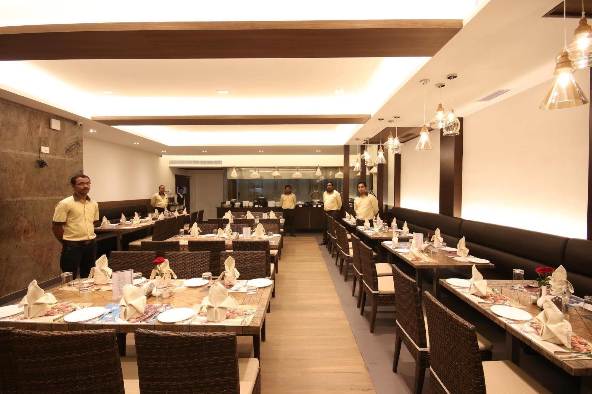 Khanna Fiesta Vellore Eksteriør bilde